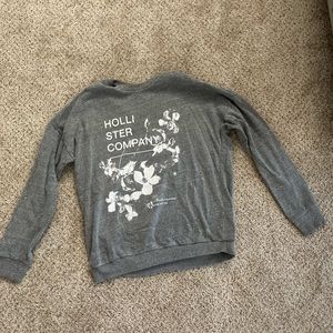 Holllister crew neck
